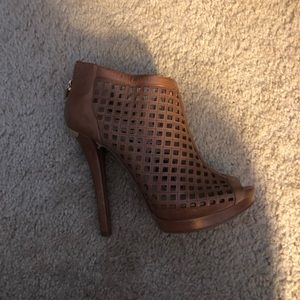 Caramel brown Michael Kors leather heels